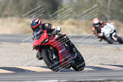 media/Dec-01-2025-Moto Forza (Mon) [[2daa91e15f]]/1-Advanced Group/Session 3 (Turn 3)/